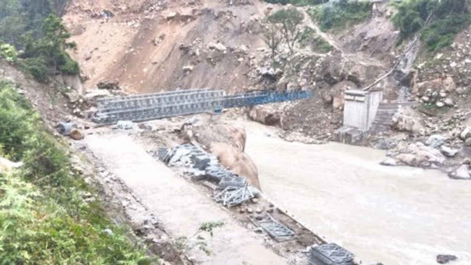 Sikkim Vehicular Movement Resumes On Toong–naga Road; Load Cap Enforced At Ritchu Bridge