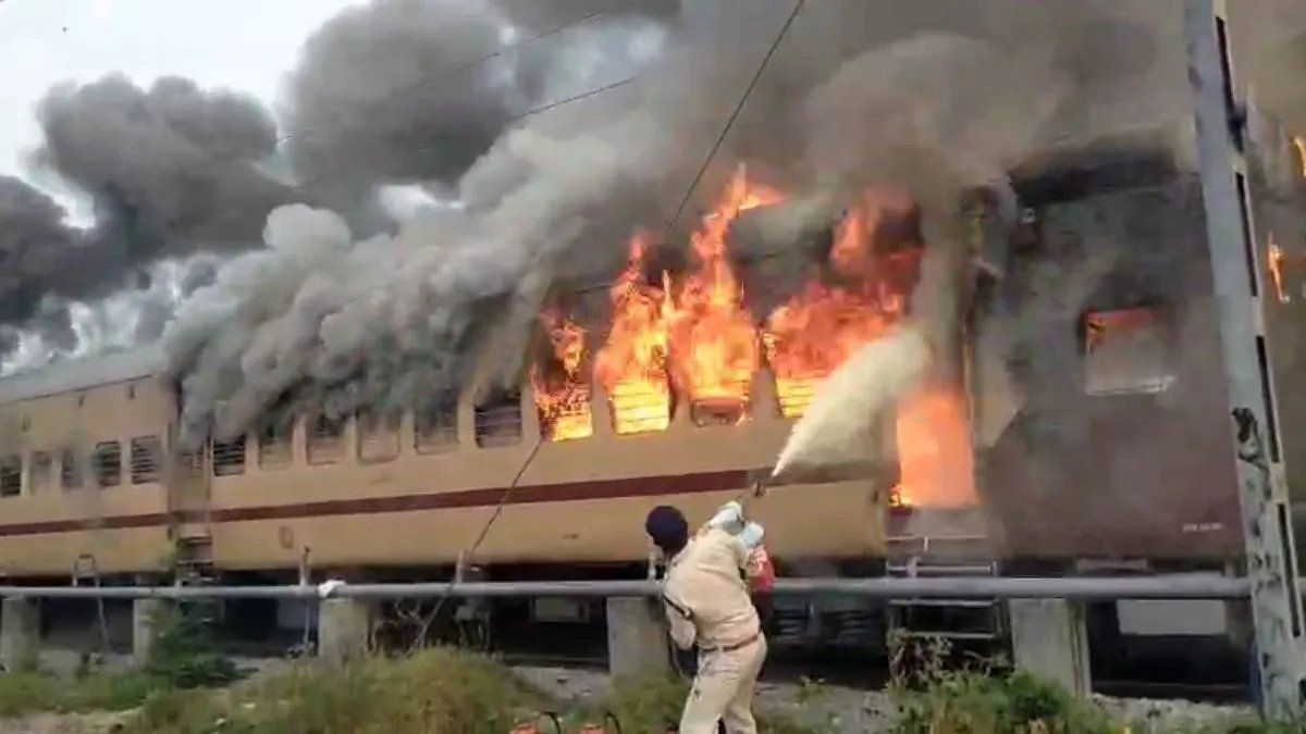 Fire Breaks Out On Sasaram Patna Passenger Train In Bihar